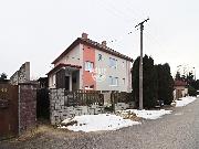 Exkluzivn� prodej rodinn�ho domu se zahradou, gar�� a hospod��skou bodovou v obci Such�