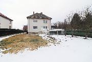Exkluzivn� prodej rodinn�ho domu se zahradou, gar�� a hospod��skou bodovou v obci Such�
