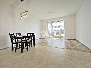 Nab�z�me k pron�jmu zd�n� byt 2+kk s prostorn�m balk�nem v Jihlav�, ulice Z�topkova