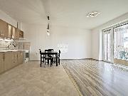 Nab�z�me k pron�jmu zd�n� byt 2+kk s prostorn�m balk�nem v Jihlav�, ulice Z�topkova