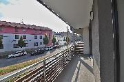 Nab�z�me pron�jem z�novn�ho zd�n�ho bytu 2+kk s balk�nem a parkovac�m st�n�m u centra Jihlavy