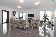 Prodej nov� vysoce nadstandardn� vily o dispozici 7+1 s dvojgar��, exkluzivn� �tvr� m�sta M�ln�k