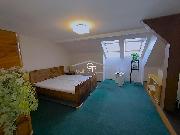 Pron�jem v�cegen. RD se zahradou, ul. Jar. Je�ka, �. Bud�jovice