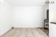 Pron�jem garsonky o velikosti 27 m2, obec Zv�stou - Roudn�