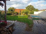 Prodej velkého rodinného domu (2byty: 3kk a 2+1) Mikulovice u Znojma s bazénem a rybníkem