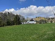 Pozemek 1016 m2 nad statkem.