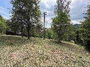 Stavebn� pozemek s chatou JZ svah