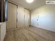 Pron�jem bytu 2+KK s balkonem a parkovac�m st�n�m ve Zb�chu.