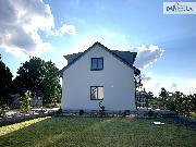 Pron�jem novostavby bytu 3+KK s parkovac�m st�n�m a zahradou.
