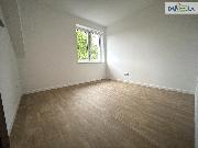 Pron�jem novostavby bytu 3+KK s parkovac�m st�n�m a zahradou.