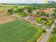 RD (3+kk) a chata (3+kk), 2 bazny + wellness, pozemek 2816 m2, Kvtov