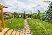RD (3+kk) a chata (3+kk), 2 bazny + wellness, pozemek 2816 m2, Kvtov