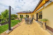 RD (3+kk) a chata (3+kk), 2 bazny + wellness, pozemek 2816 m2, Kvtov