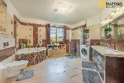 RD (3+kk) a chata (3+kk), 2 bazny + wellness, pozemek 2816 m2, Kvtov