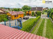 RD (3+kk) a chata (3+kk), 2 bazny + wellness, pozemek 2816 m2, Kvtov