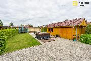 RD (3+kk) a chata (3+kk), 2 bazny + wellness, pozemek 2816 m2, Kvtov