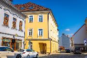 Modern� bydlen� s priv�tn� zahradou je postaveno a zkolaudov�no v centru Jihlavy na ulici Divadeln�.