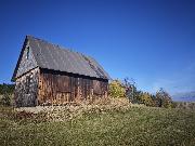 Nab�z�me prodej n�dhern�ho pozemku s chatou na Vyso�in� ve Star�i u T�eb��e