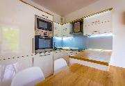 Prodej bezbari�rov�ho bytu 2+kk, 50 m2,OV, s balk�nem a kryt�m st�n�m, klidn� lokalita, ihned voln�.