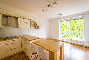 Prodej bezbari�rov�ho bytu 2+kk, 50 m2,OV, s balk�nem a kryt�m st�n�m, klidn� lokalita, ihned voln�.