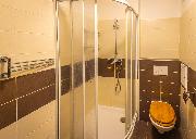 Prodej bezbari�rov�ho bytu 2+kk, 50 m2,OV, s balk�nem a kryt�m st�n�m, klidn� lokalita, ihned voln�.
