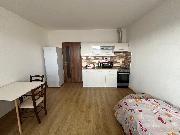 Prodej bytu 1+kk (29,70 m2), OV, 3.NP, lod�ie (5,5 m2), na ul. Na P�edl�sk�ch, Jemnice.