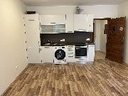 Pron�jem bytu 1+kk (30 m2) se zahr�dkou (52 m2) a parkovac�m m�stem v Jihlav� na ul. U Dlouh� st�ny.