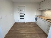 Pron�jem novostavby atypick�ho bytu 2+1 s galeri�, zahradou a parkov�n�m � Jihlava, Lesnov.