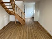 Pron�jem novostavby atypick�ho bytu 2+1 s galeri�, zahradou a parkov�n�m � Jihlava, Lesnov.
