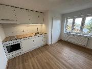 Pron�jem novostavby atypick�ho bytu 2+1 s galeri�, zahradou a parkov�n�m � Jihlava, Lesnov.