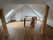 Pron�jem novostavby atypick�ho bytu 2+1 s galeri�, zahradou a parkov�n�m � Jihlava, Lesnov.