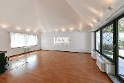 Pron�jem, kr�sn� rodinn� d�m 6+1, 417 m2, neza��zen�, dva vchody, Ke Hr�dku, Praha 4, zahrada, gar�