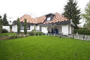 Pron�jem, kr�sn� rodinn� d�m 6+1, 417 m2, neza��zen�, dva vchody, Ke Hr�dku, Praha 4, zahrada, gar�