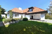 Pron�jem, kr�sn� rodinn� d�m 6+1, 417 m2, neza��zen�, dva vchody, Ke Hr�dku, Praha 4, zahrada, gar�