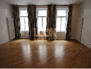 Pronjem, prostorn byt 3+1, 104 m2, Odbor, Praha 2 - Nov Msto, 2 koupelny, u metra, centrum