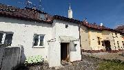 Men rodinn dm se zahradou v irm centru Hradce Krlov