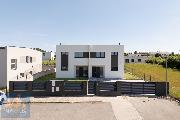 MODERN� DVOJD�M S ADMINISTRATIVN� ��ST� | HERINK | 280 m? | POZEMEK 857 m?