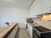 Prodej zrekonstruovan�ho bytu 2+kk (43 m2) s lod�i� a gar�ov�m st�n�m, Praha 8 -Troja, Hn�zdensk�