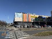 Prodej zrekonstruovan�ho bytu 2+kk (43 m2) s lod�i� a gar�ov�m st�n�m, Praha 8 -Troja, Hn�zdensk�