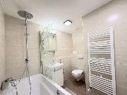 Prodej zrekonstruovan�ho bytu 2+kk (43 m2) s lod�i� a gar�ov�m st�n�m, Praha 8 -Troja, Hn�zdensk�