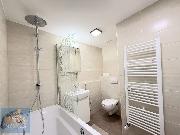 Prodej zrekonstruovanho bytu 2+kk (43 m2) s lodi a garovm stnm, Praha 8 -Troja, Hnzdensk