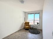 Prodej zrekonstruovan�ho bytu 2+kk (43 m2) s lod�i� a gar�ov�m st�n�m, Praha 8 -Troja, Hn�zdensk�