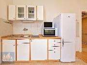 Pron�jem klidn�ho bytu 1+kk (28 m2) v cihlov�m dom�, Praha 2 - Nov� M�sto, ul. Je�n�