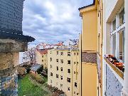 Pron�jem klidn�ho bytu 1+kk (28 m2) v cihlov�m dom�, Praha 2 - Nov� M�sto, ul. Je�n�