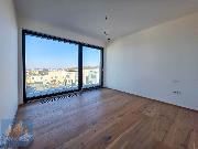 Pron�jem modern�ho bytu 3+kk s balkonem, gar�ov�m st�n�m a sklepem � Lerausova, Praha 5