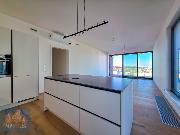 Pron�jem modern�ho bytu 3+kk s balkonem, gar�ov�m st�n�m a sklepem � Lerausova, Praha 5