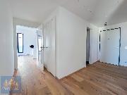 Pron�jem modern�ho bytu 3+kk s balkonem, gar�ov�m st�n�m a sklepem � Lerausova, Praha 5