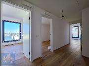 Pron�jem modern�ho bytu 3+kk s balkonem, gar�ov�m st�n�m a sklepem � Lerausova, Praha 5