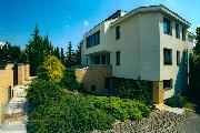 Pronjem nadasov vily o dispozici 11+2 (436 m2) s pozemkem 1044 m2, Praha 4, ul. Na dlouh mezi