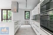 Pronájem nadčasové vily o dispozici 11+2 (436 m2) s pozemkem 1044 m2, Praha 4, ul. Na dlouhé mezi